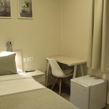 Hostal La Romanica サバデイ エクステリア 写真